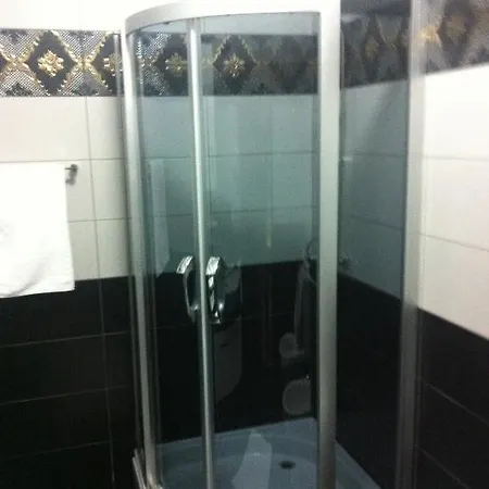 Ador Hotel
