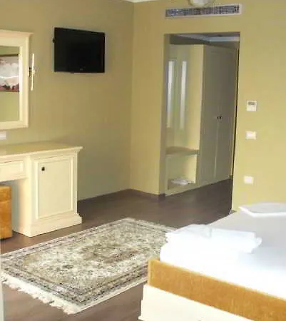 Ador Hotel 4*