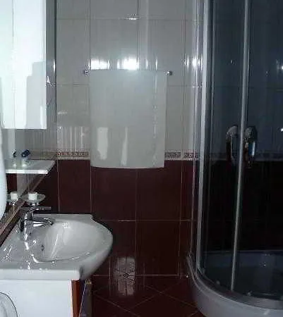Hotel Ador