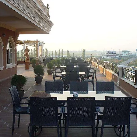 Ador Hotel